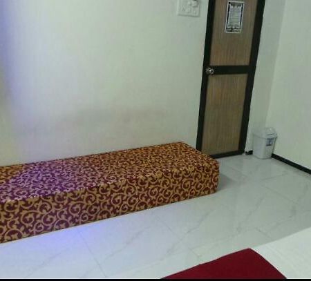 New Metro Guest House Мумбаї Екстер'єр фото