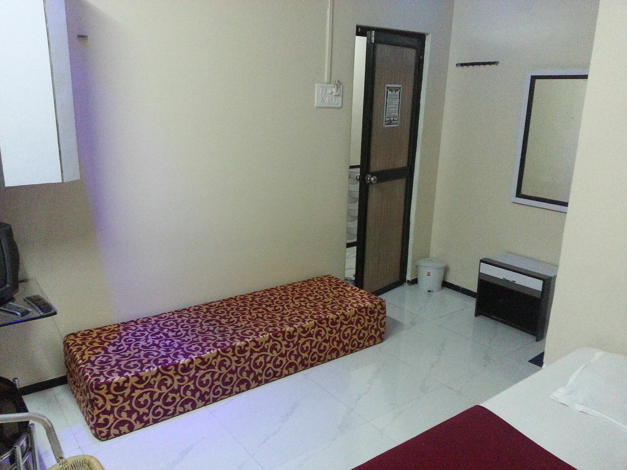 New Metro Guest House Мумбаї Екстер'єр фото